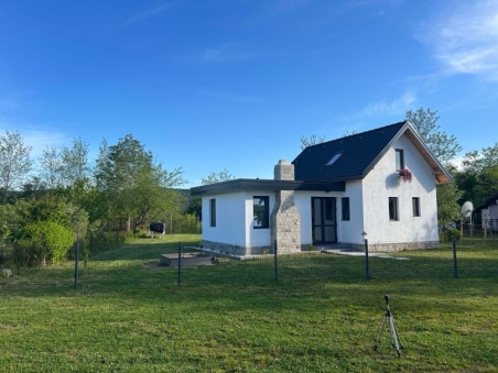 Два новых дома на участке 1129 м² в селе Приселци, недалеко от Обзора